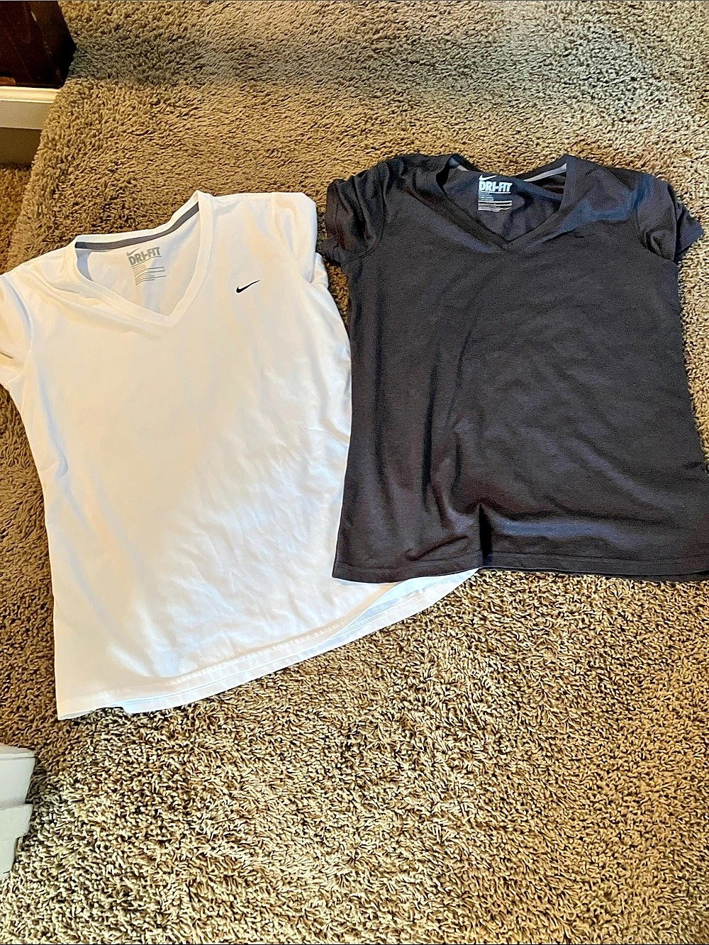 Nike Dri-FIT Women's V-Neck T-Shirts Black & White Medium